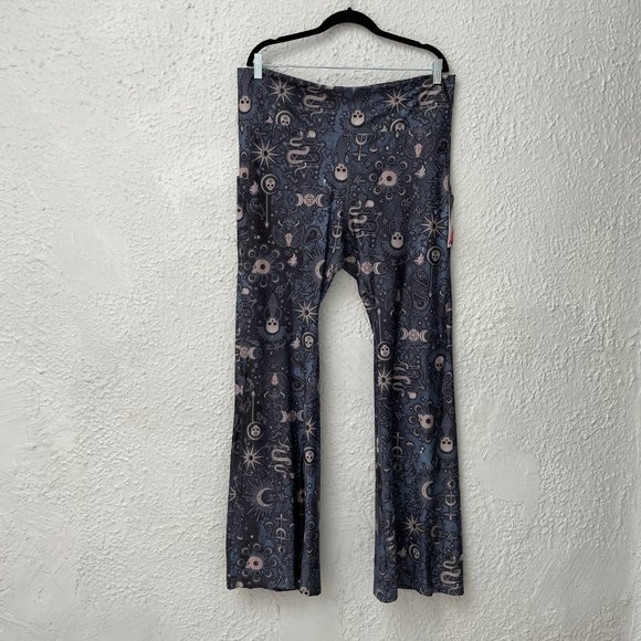 NWT WERKSHOP Featherlight Bells Bellbottom Pants in Tarot - Picture 8 of 10